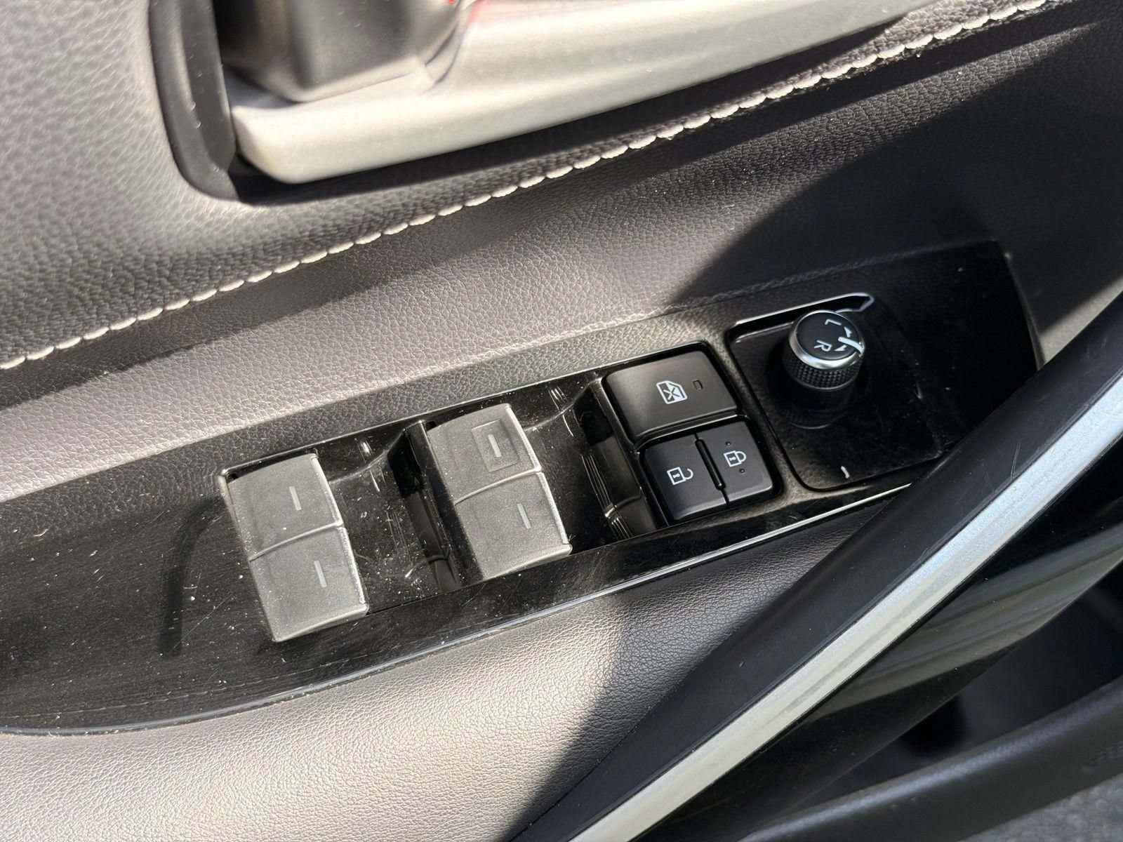 Used 2019 Toyota Corolla XSE FWD image 15