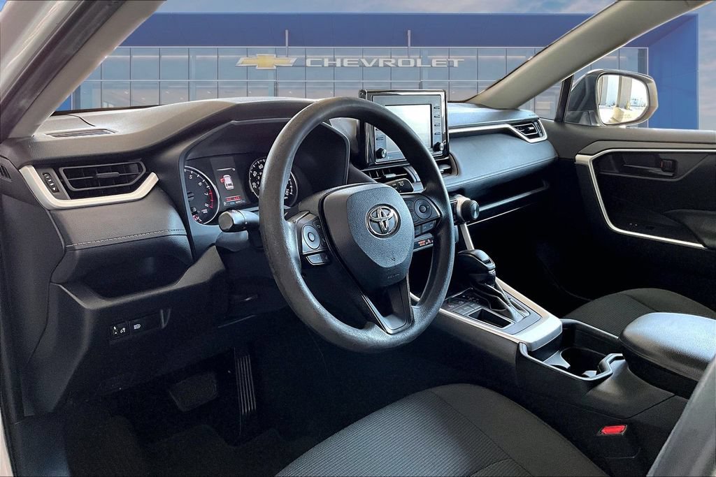 Used 2021 Toyota RAV4 LE FWD image 4