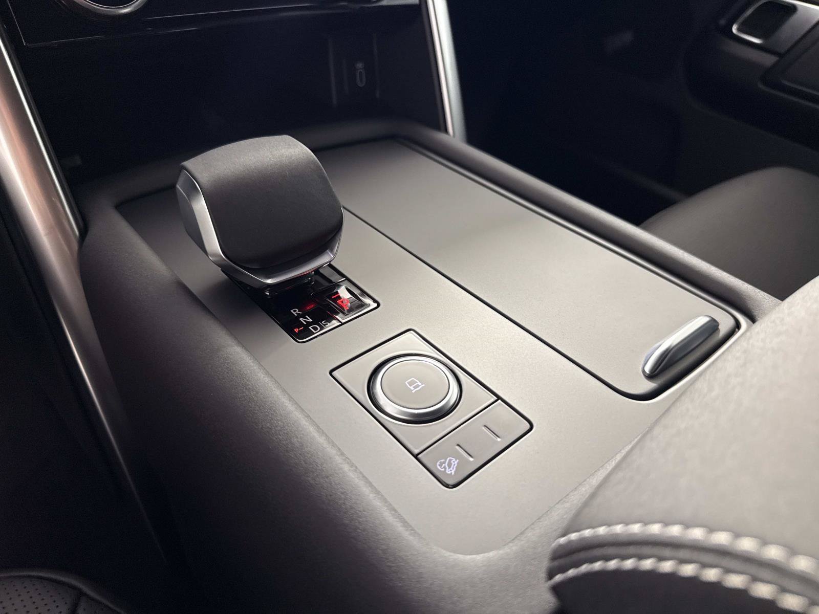 New 2026 Land Rover Discovery Dynamic SE AWD/4WD image 29