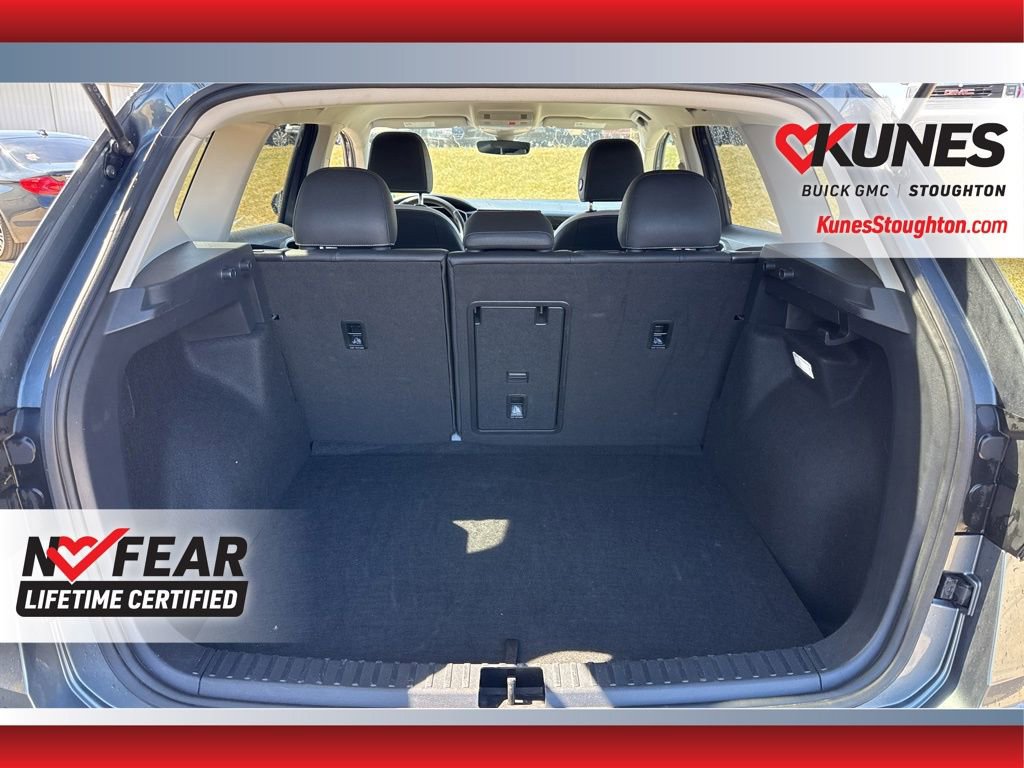 Used 2025 Volkswagen Taos SE AWD/4WD image 18