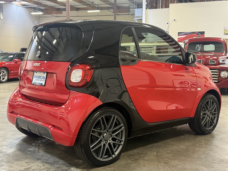 Used 2017 smart fortwo passion RWD image 7