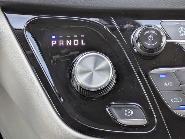 Used 2019 Chrysler Pacifica Touring-L FWD image 21