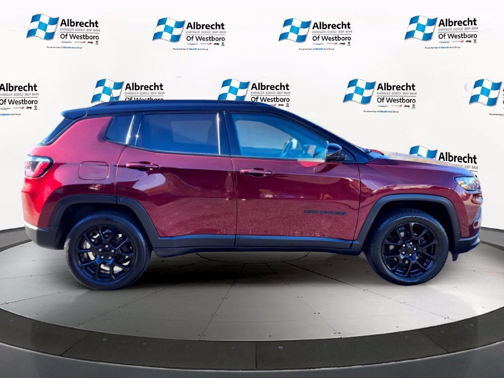 Used 2022 Jeep Compass Latitude w/ Sun and Sound Group AWD/4WD image 6