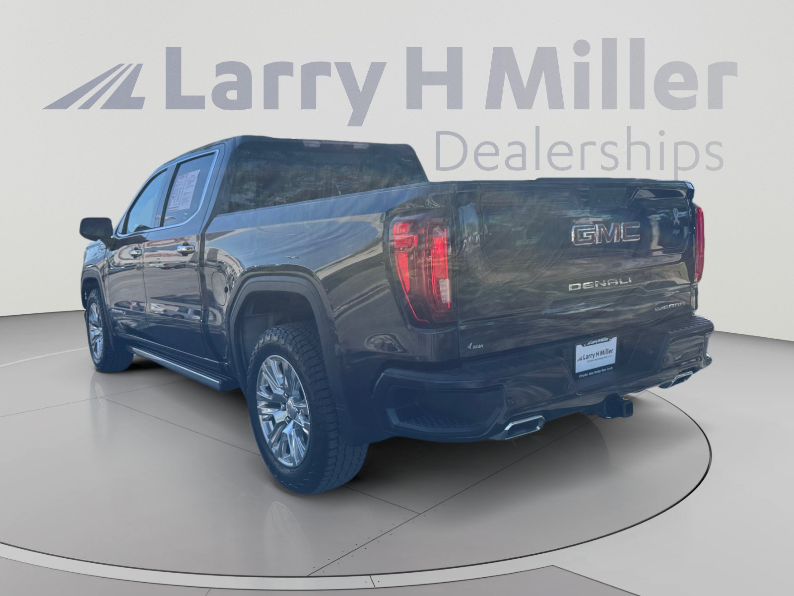 Used 2022 GMC Sierra 1500 Denali w/ Denali Carbonpro Edition AWD/4WD image 3