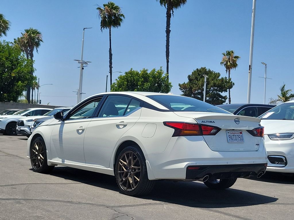 Used 2025 Nissan Altima 2.5 SR AWD/4WD image 2