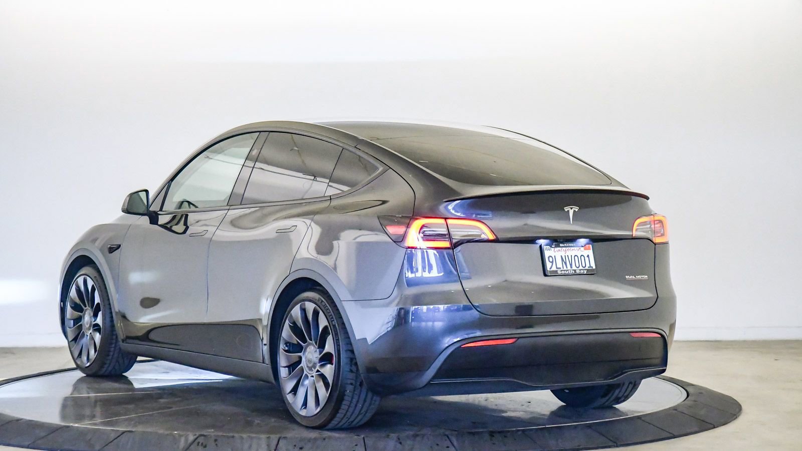 Used 2024 Tesla Model Y Performance AWD/4WD image 2