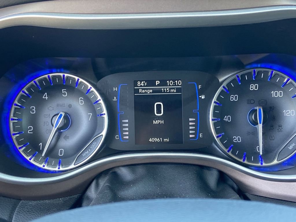 Used 2022 Chrysler Voyager LX FWD image 7