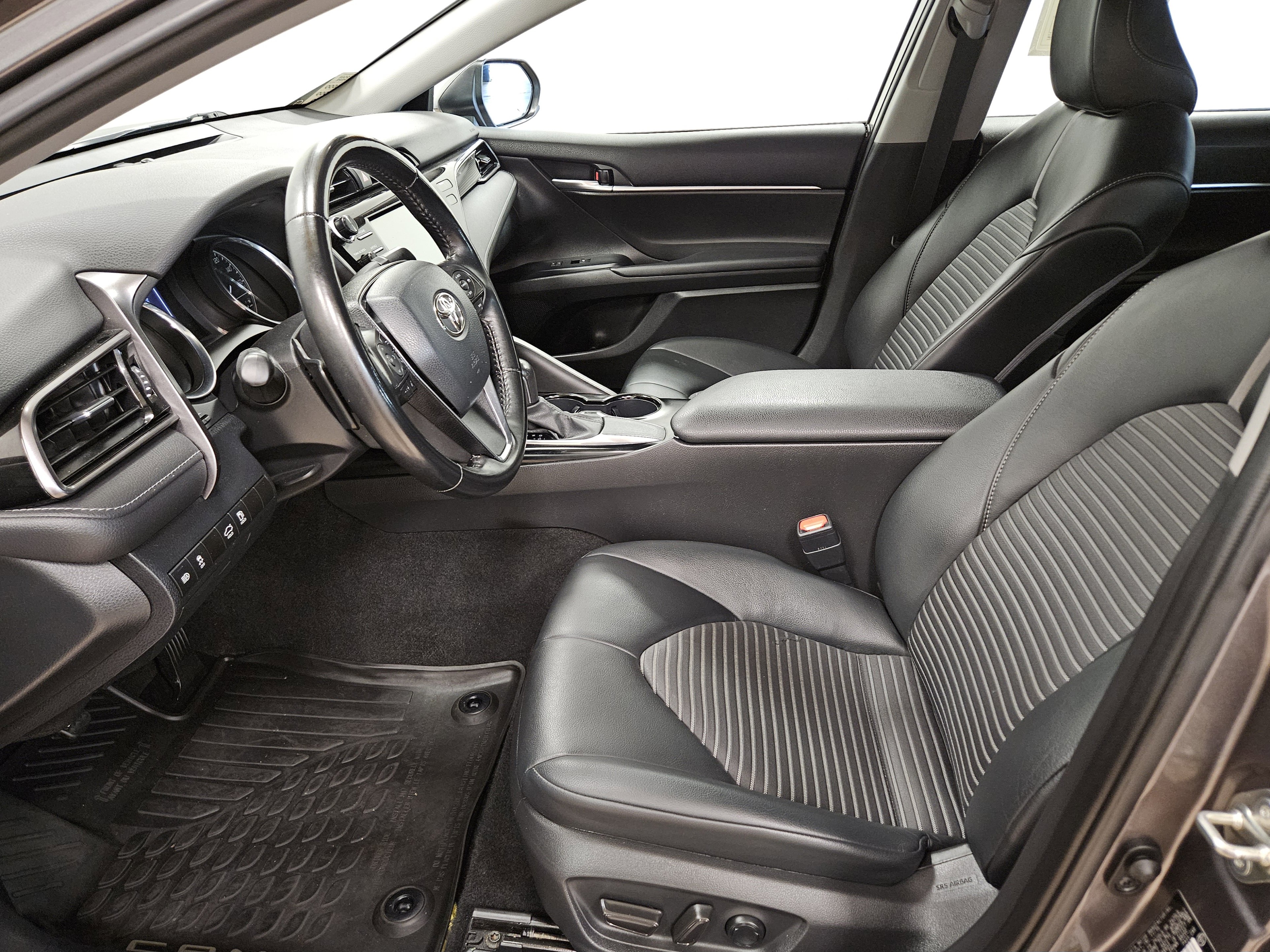 Used 2020 Toyota Camry SE image 8