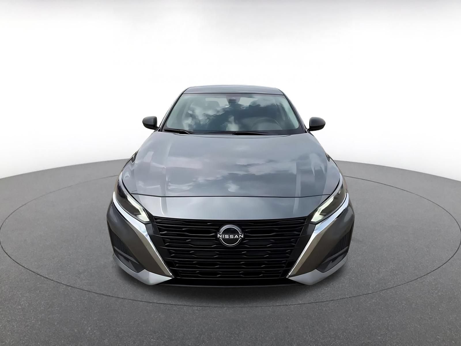 Used 2025 Nissan Altima 2.5 SV FWD image 4