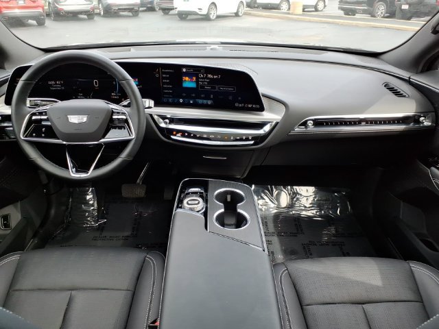 Used 2025 Cadillac Lyriq Luxury AWD/4WD image 18