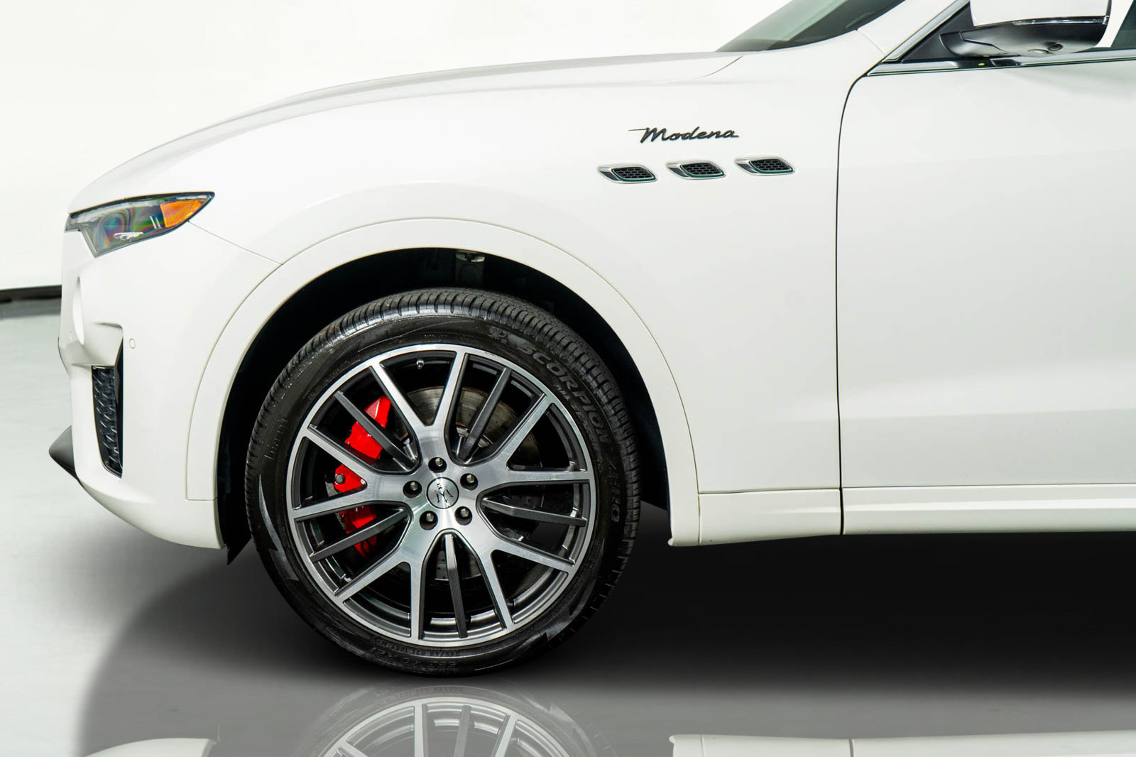 Used 2022 Maserati Levante Modena image 9