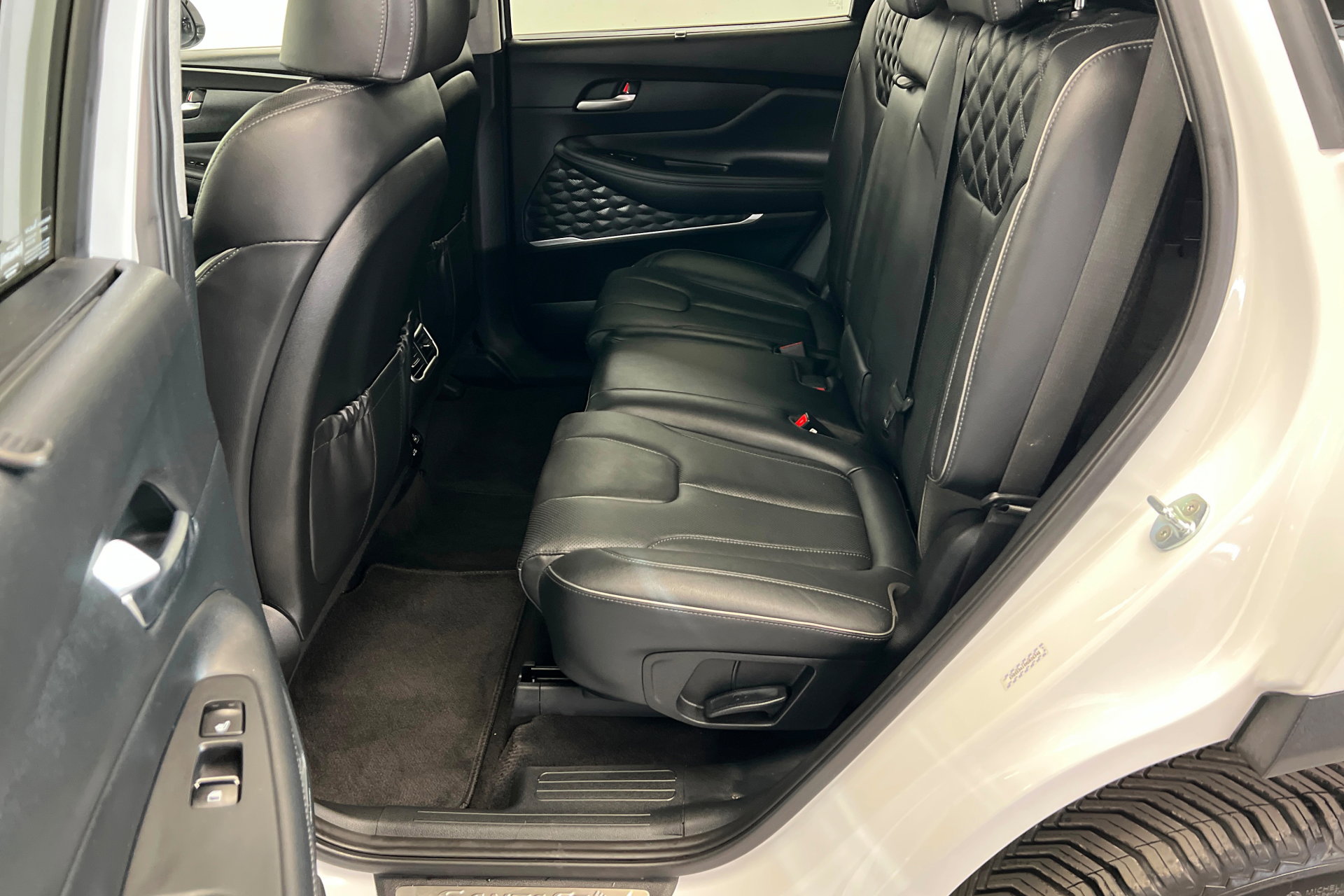 Used 2022 Hyundai Santa Fe Limited AWD/4WD image 21