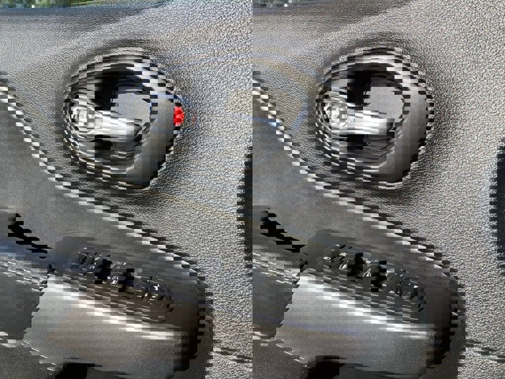 Used 2021 Jeep Cherokee Latitude image 13