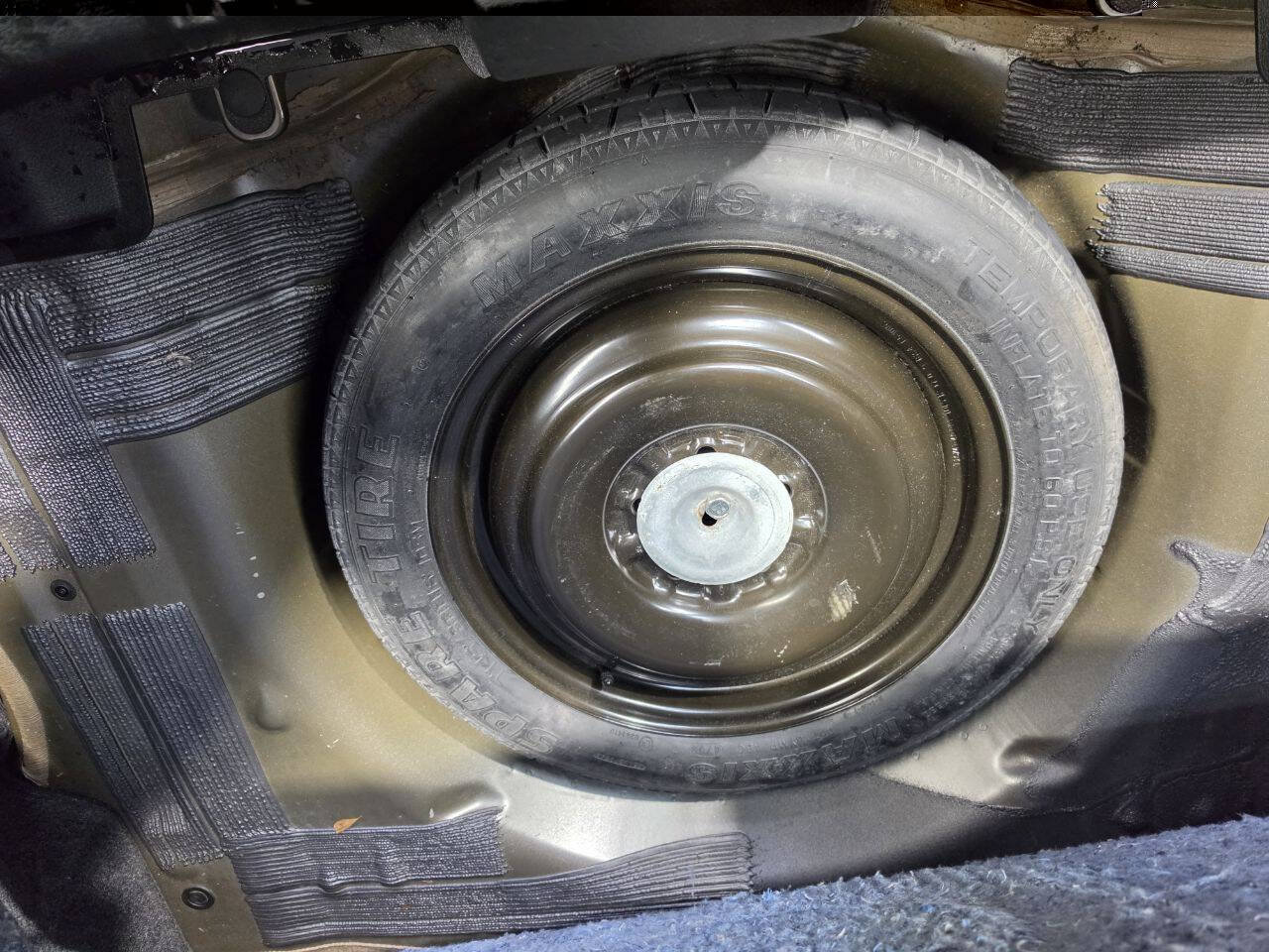 Used 2010 Lincoln MKZ FWD image 34