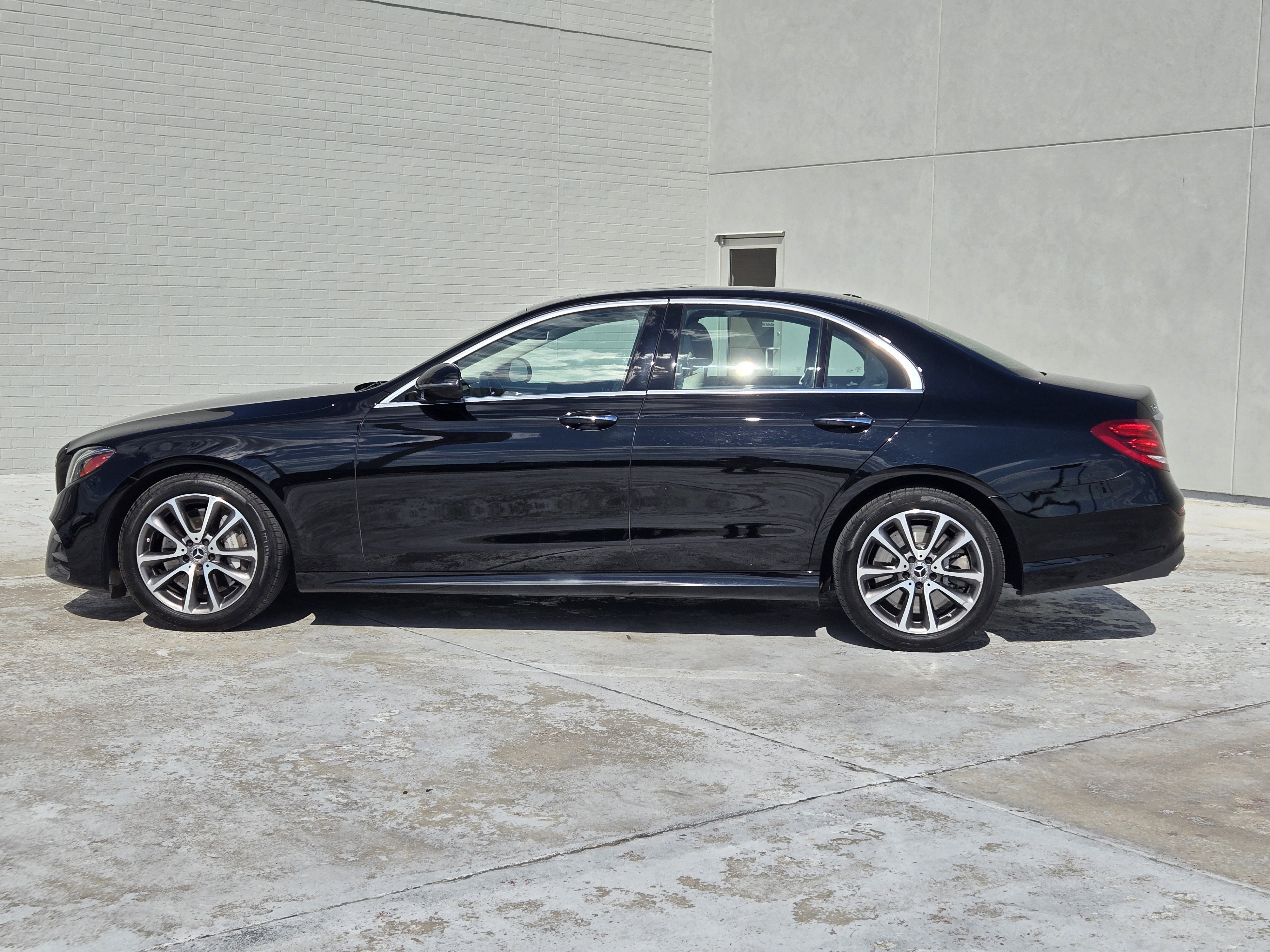 Used 2020 Mercedes-Benz E 450 4MATIC Sedan image 5