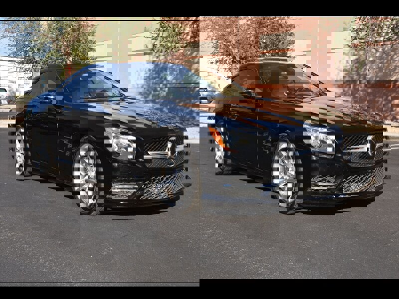 Used 2015 Mercedes-Benz SL 550 w/ Driver Assistance Package image 3