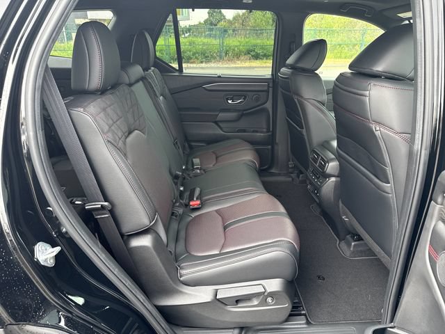 Used 2026 Honda Pilot Black Edition image 11
