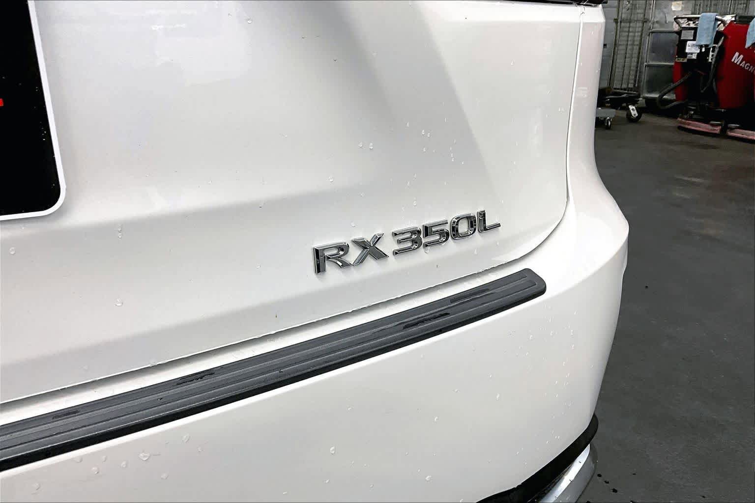 Used 2018 Lexus RX 350L FWD w/ Accessory Package image 9
