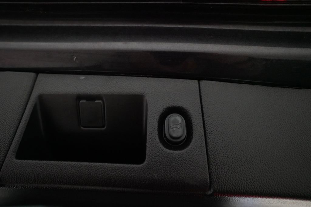 Used 2018 Chevrolet Suburban Premier image 15