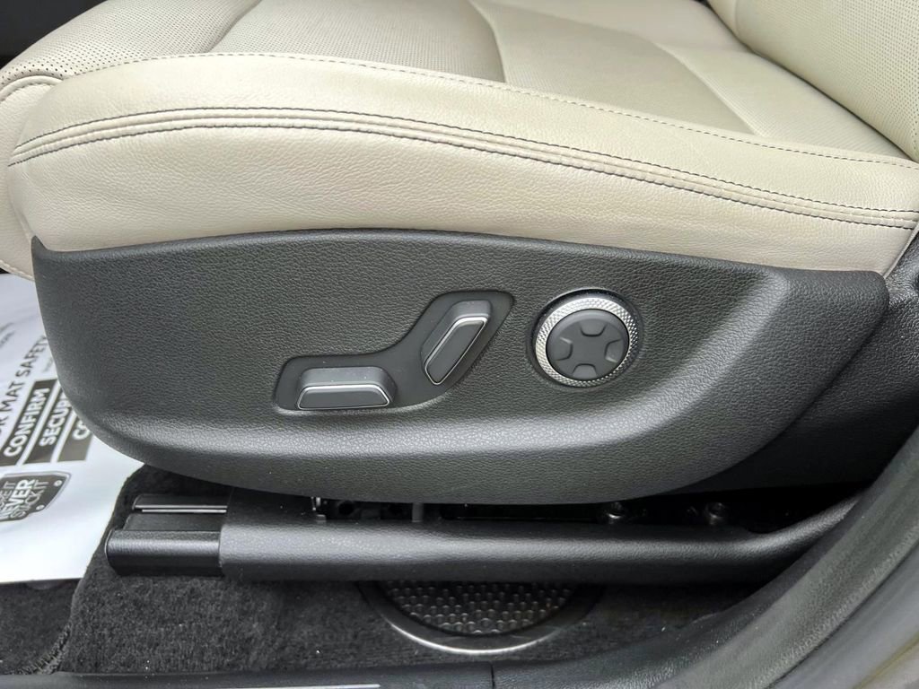 Certified 2022 Genesis GV70 2.5T w/ Cargo Package image 14