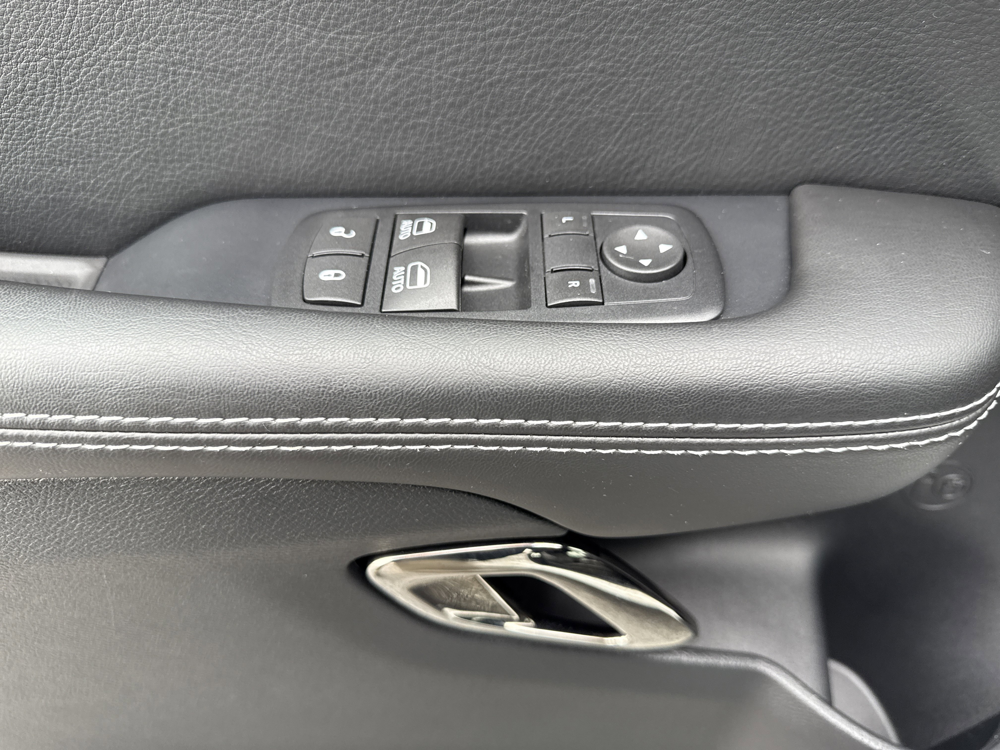 Used 2015 Dodge Challenger SRT Hellcat image 26