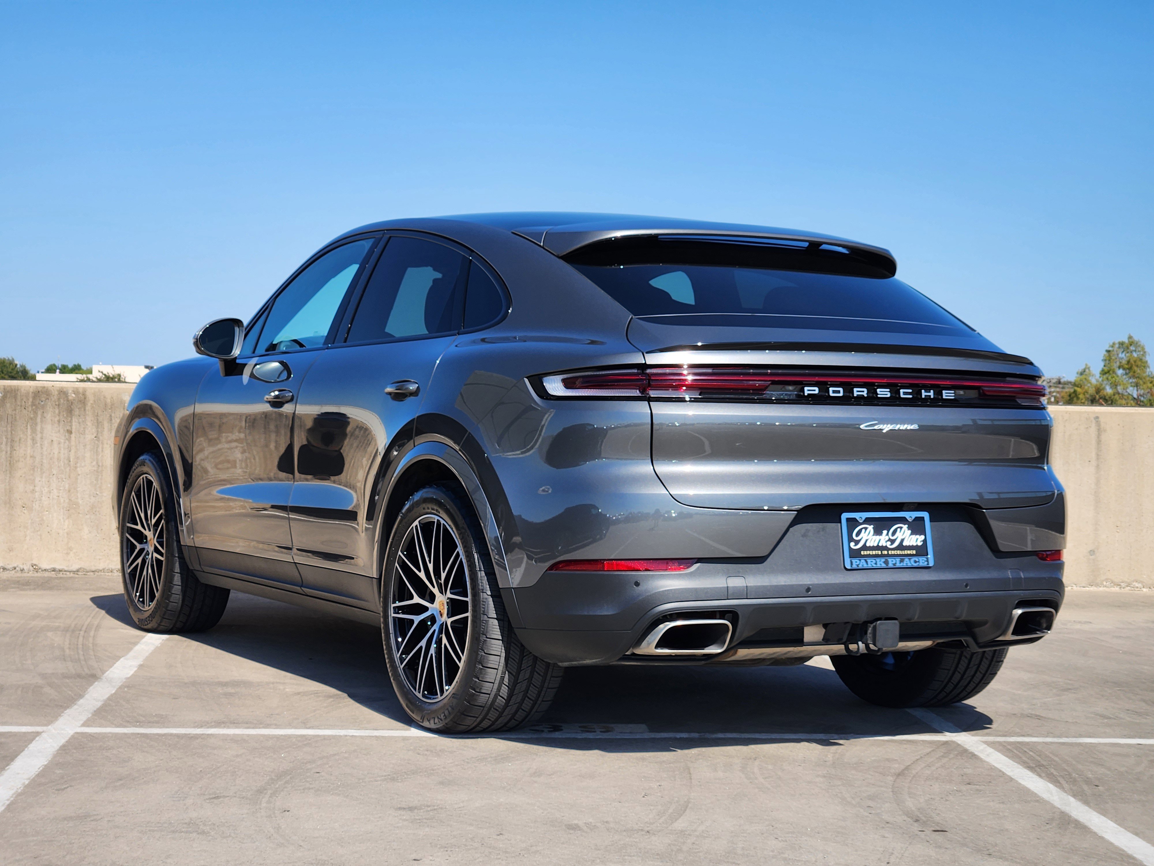 Certified 2025 Porsche Cayenne Coupe image 3