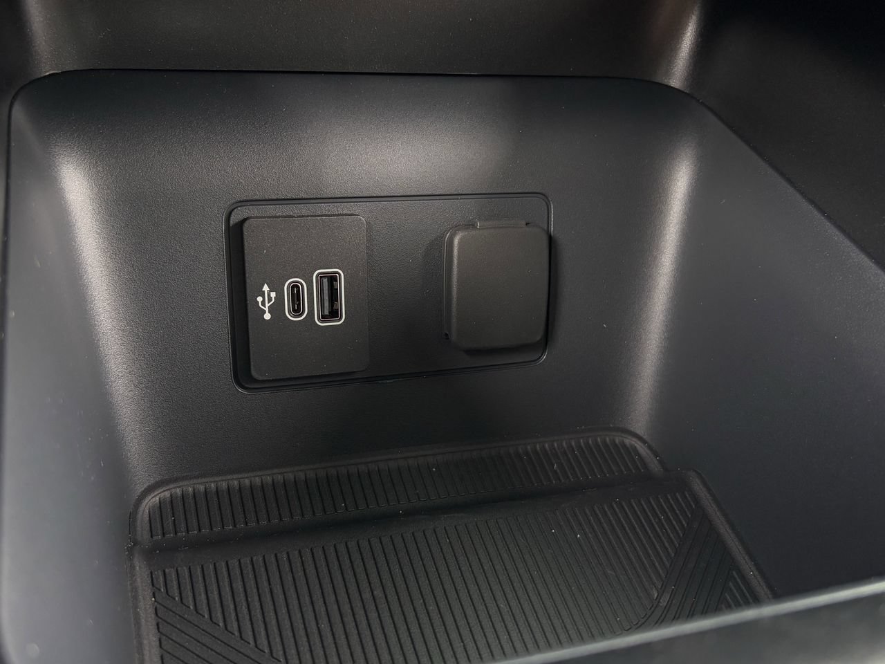 New 2026 Ford Explorer Active RWD image 19