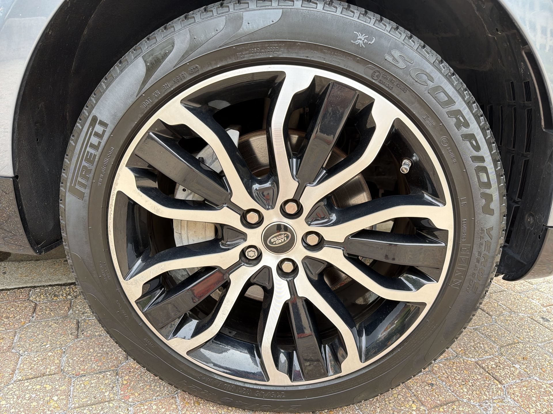 Used 2019 Land Rover Range Rover Sport HSE AWD/4WD image 31