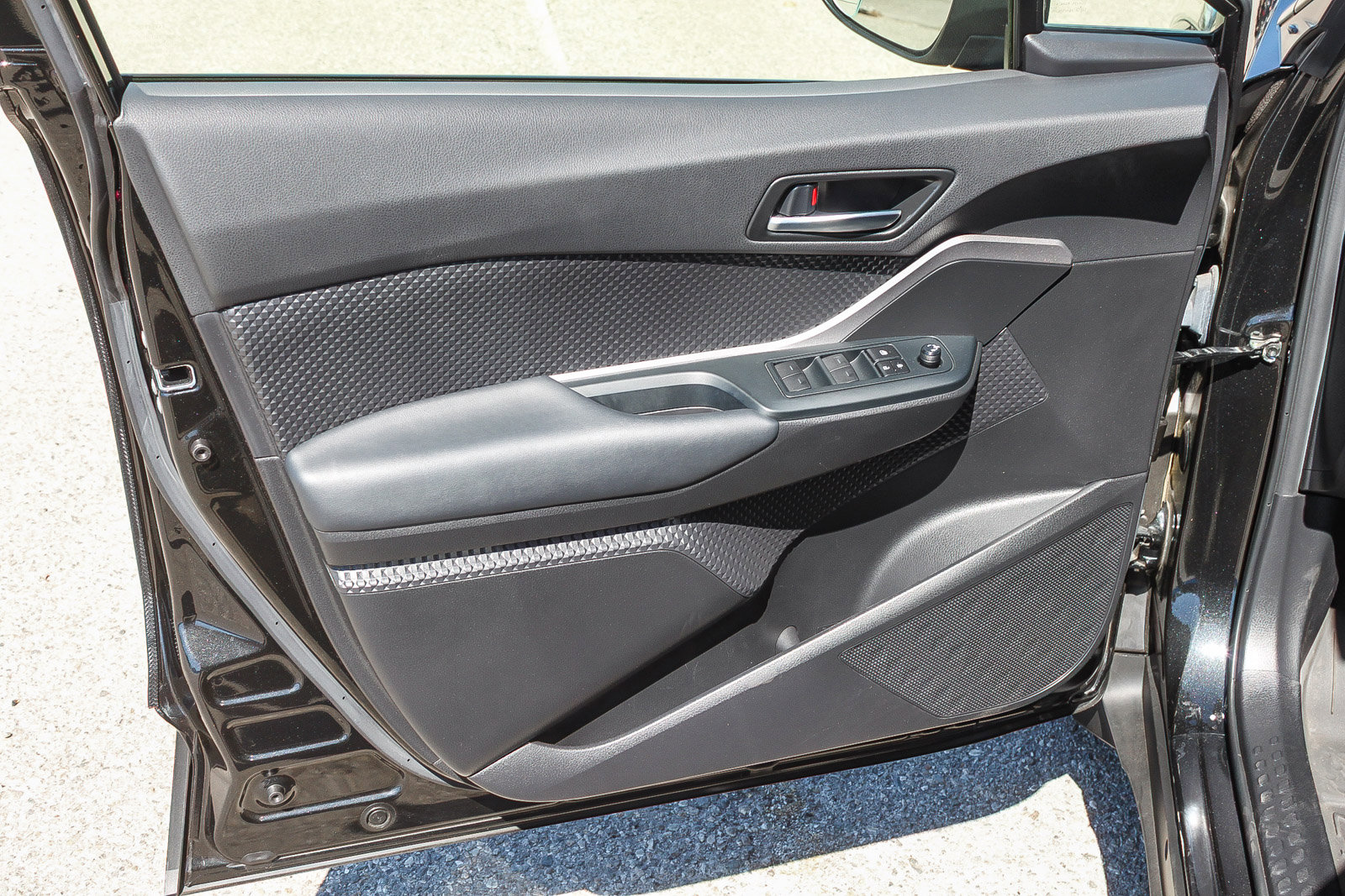 Used 2021 Toyota C-HR LE image 22