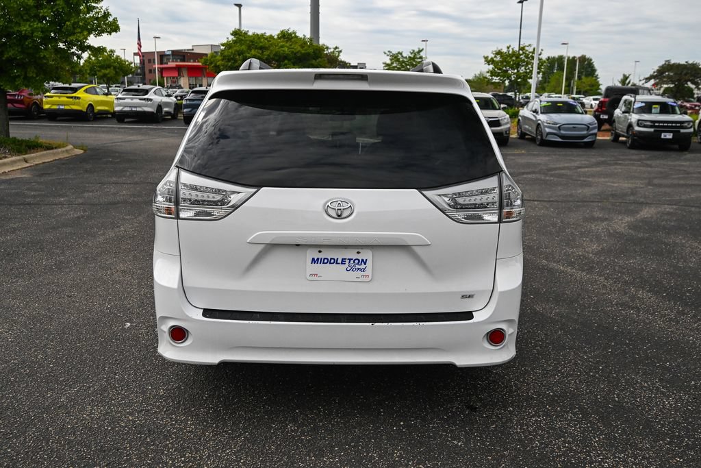 Used 2017 Toyota Sienna SE FWD image 6