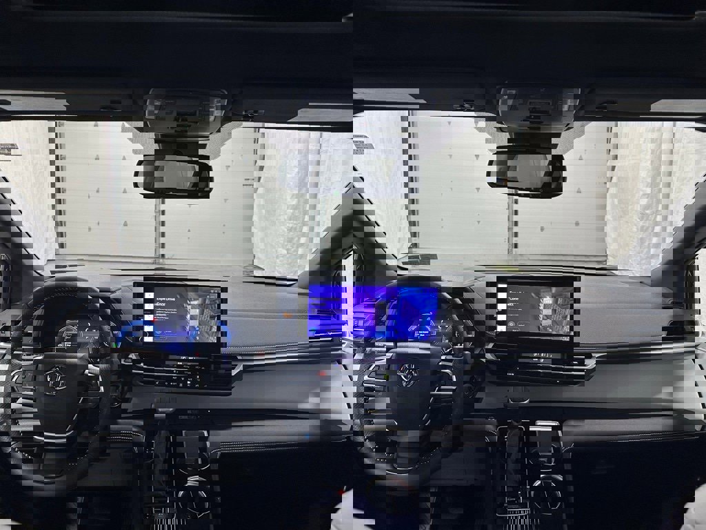 Used 2025 Toyota Sienna XSE image 45