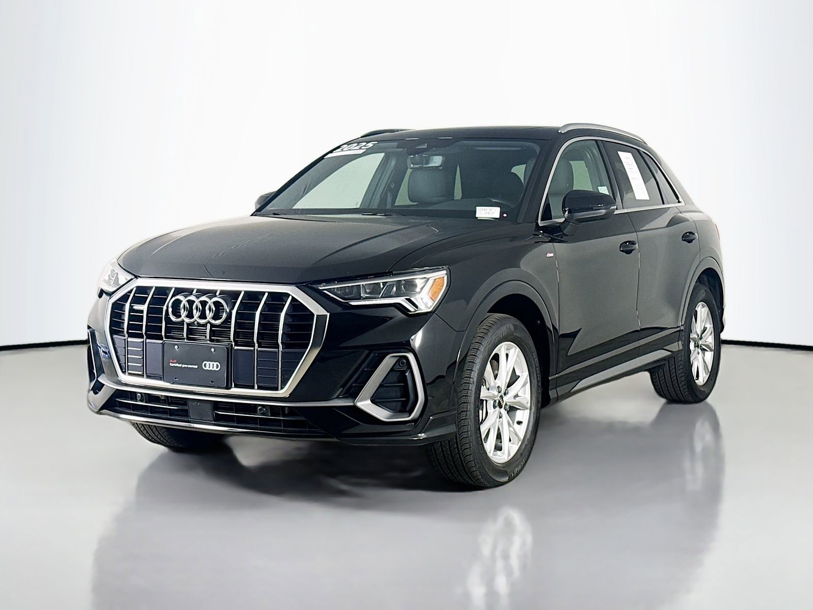 Certified 2025 Audi Q3 2.0T Premium Plus w/ Premium Plus Package AWD/4WD image 3