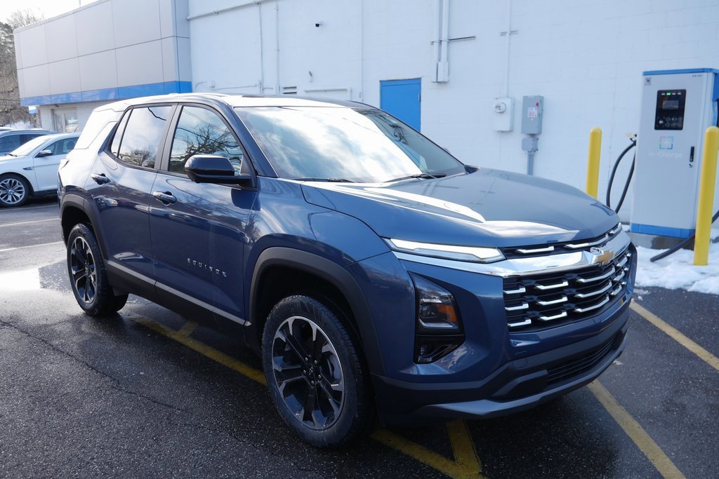 New 2026 Chevrolet Equinox LT image 2