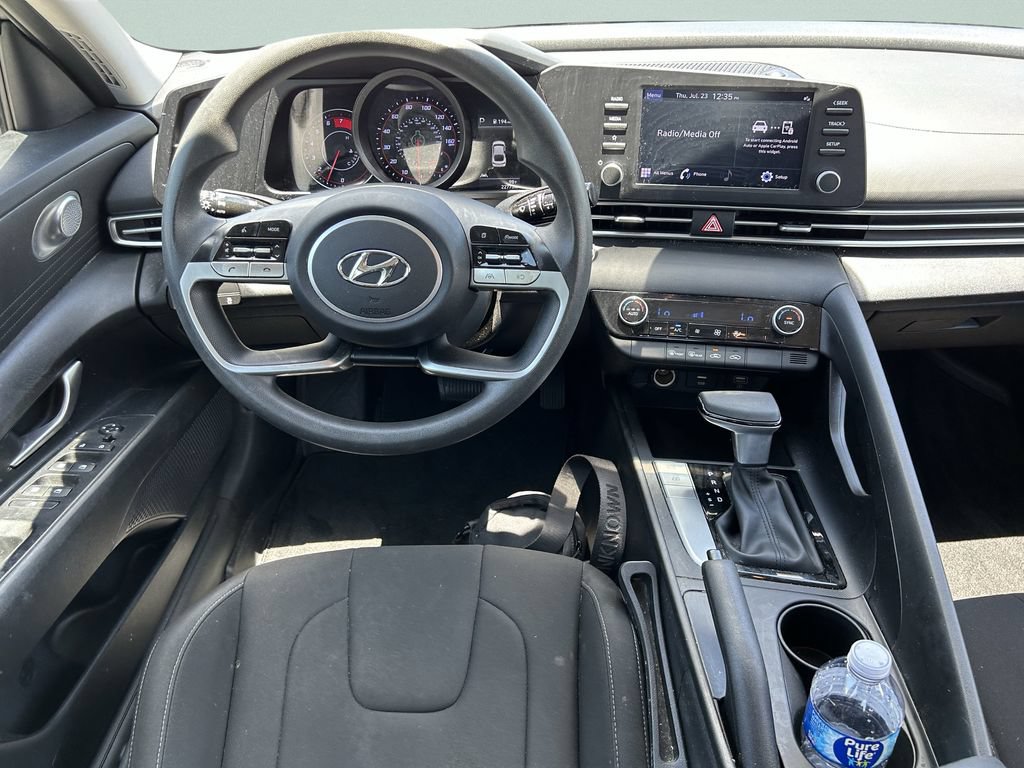 Certified 2023 Hyundai Elantra SEL w/ Preferred Accessory Package FWD image 18