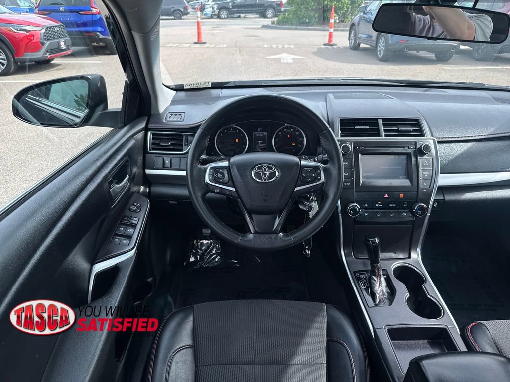 Used 2017 Toyota Camry SE w/ Moonroof Package FWD image 11