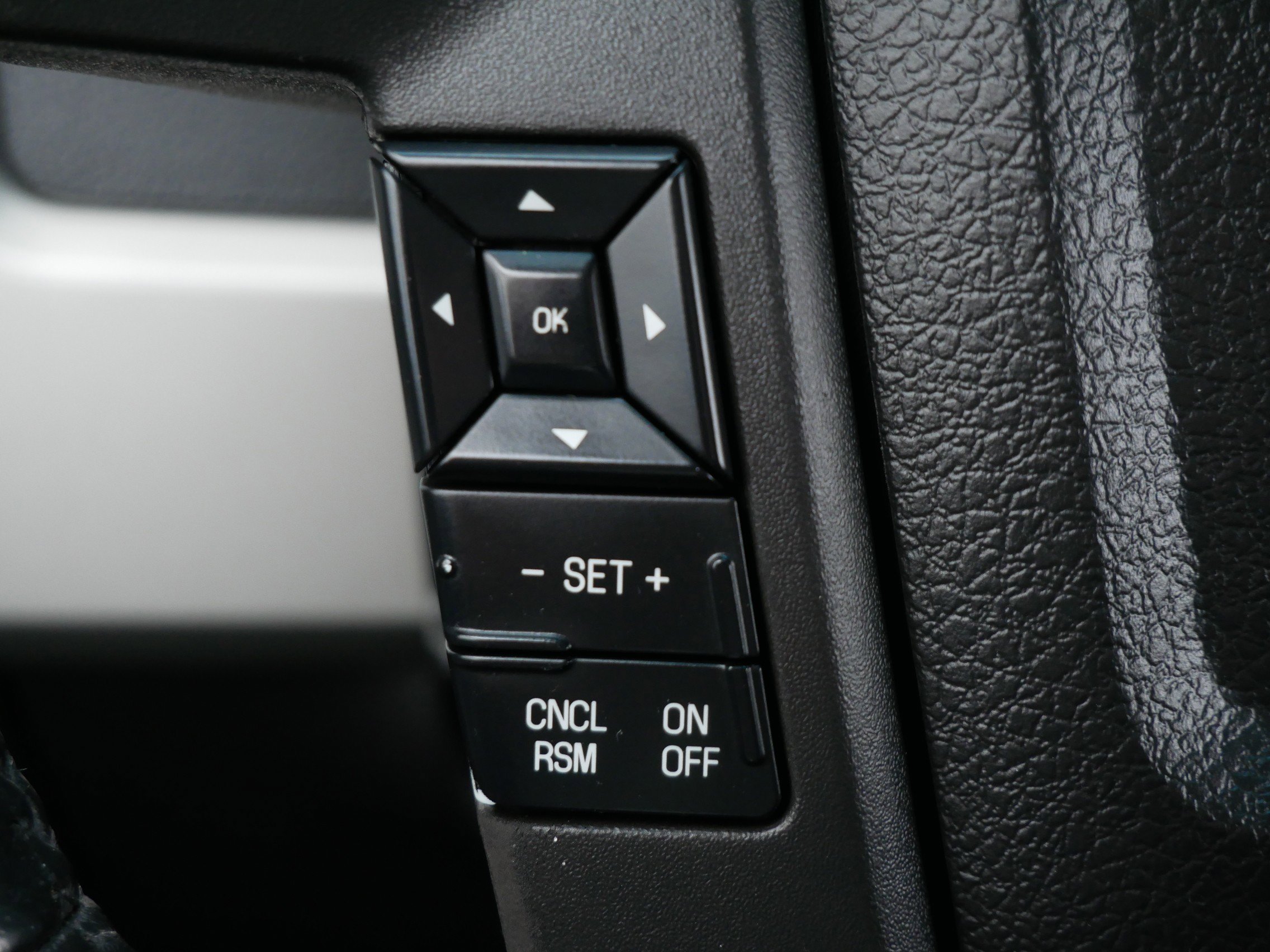 Used 2012 Ford F150 Lariat w/ Lariat Chrome Pkg image 17