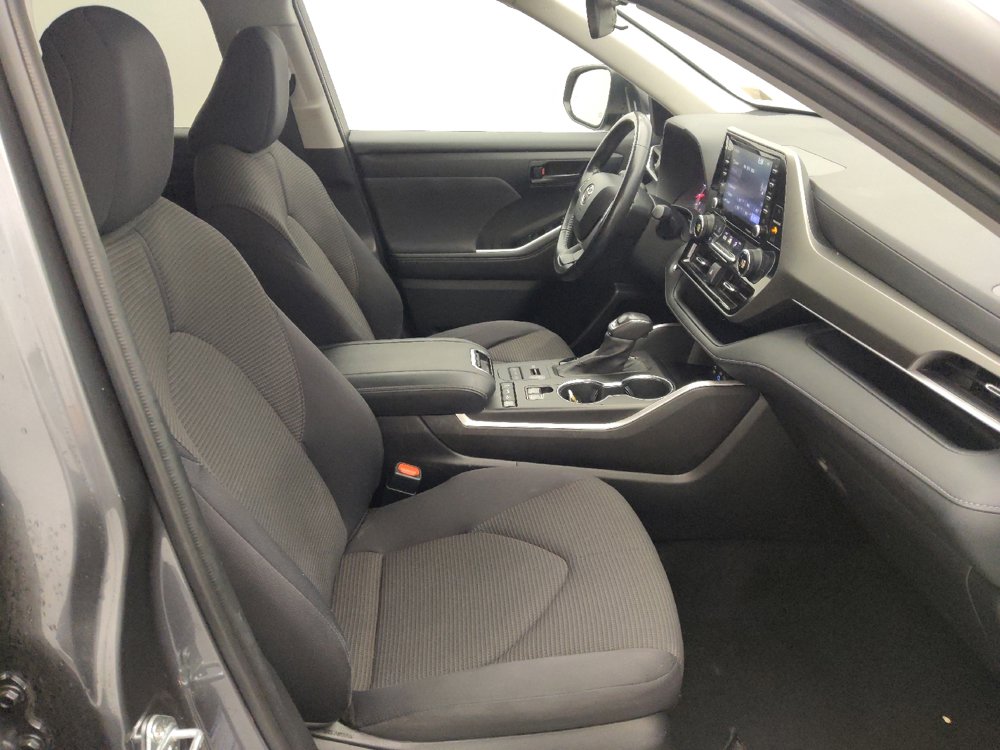 Used 2022 Toyota Highlander LE image 21