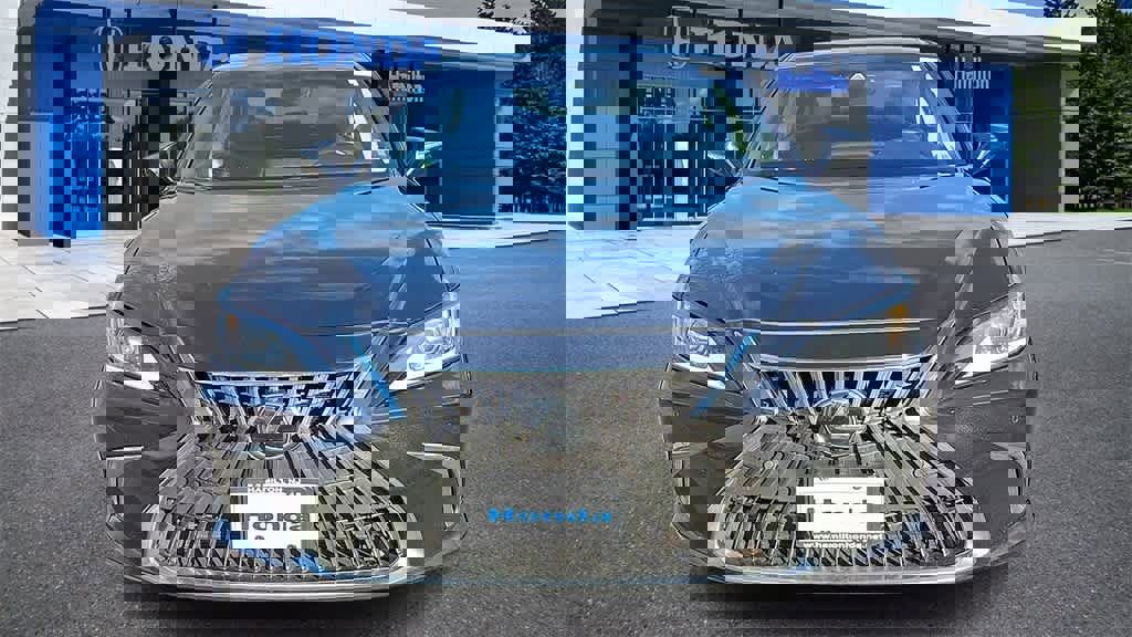 Used 2023 Lexus ES 300h w/ Premium Package image 3