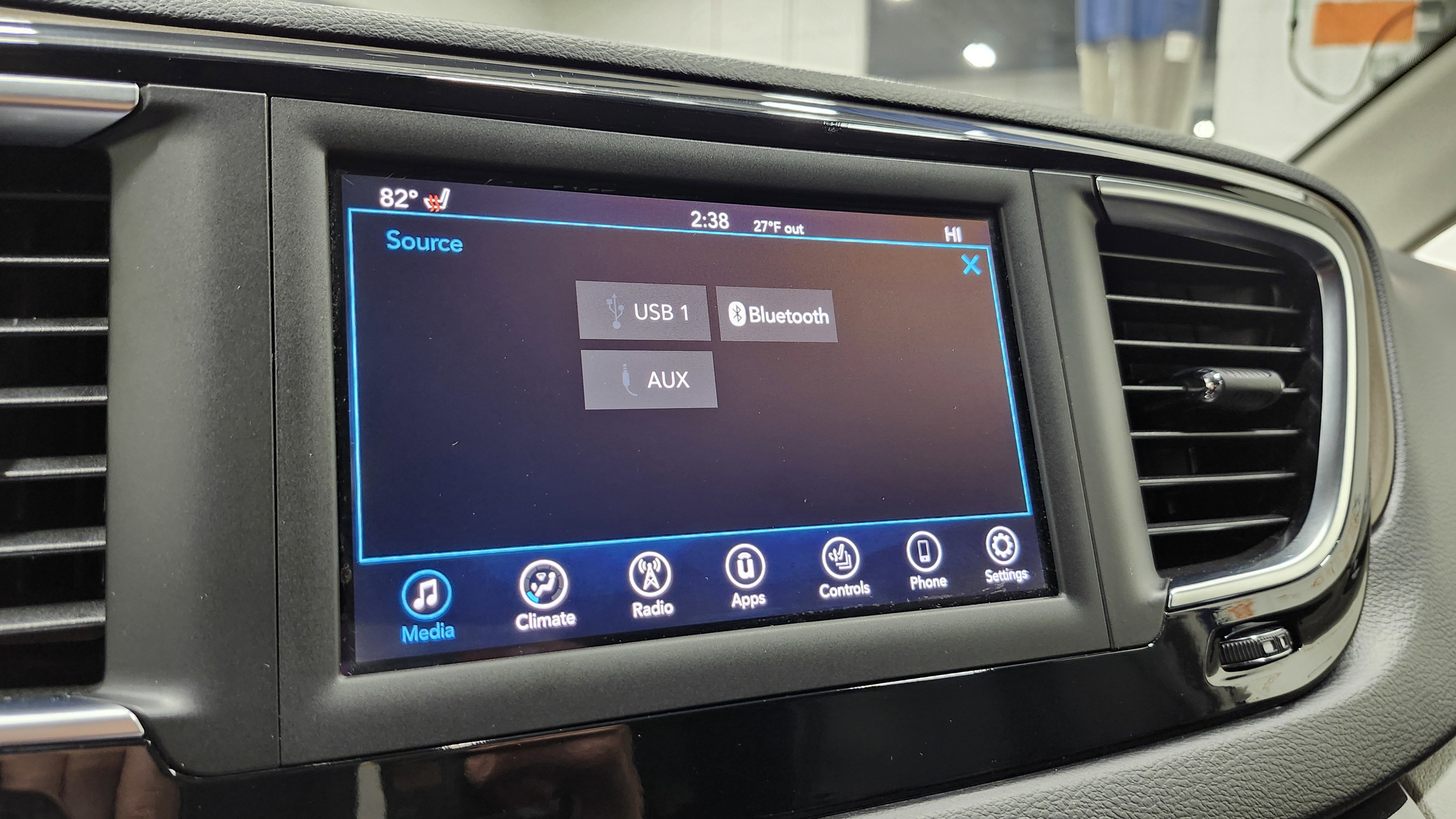 Used 2018 Chrysler Pacifica Touring-L image 4