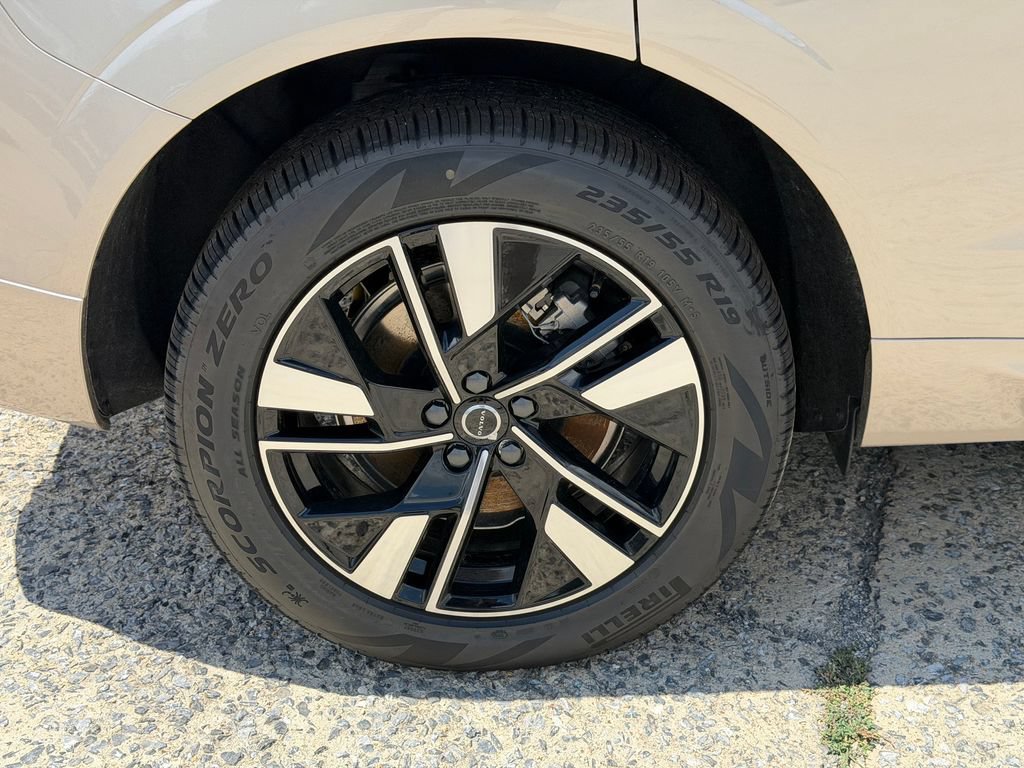 New 2026 Volvo XC60 T8 Plus w/ Protection Package Premier AWD/4WD image 6