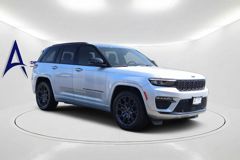 Used 2025 Jeep Grand Cherokee Summit w/ Obsidian Package AWD/4WD image 3