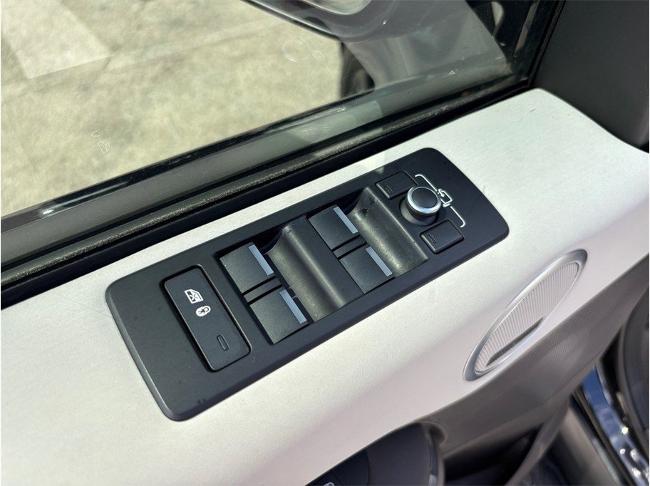 Used 2020 Land Rover Discovery HSE AWD/4WD image 23