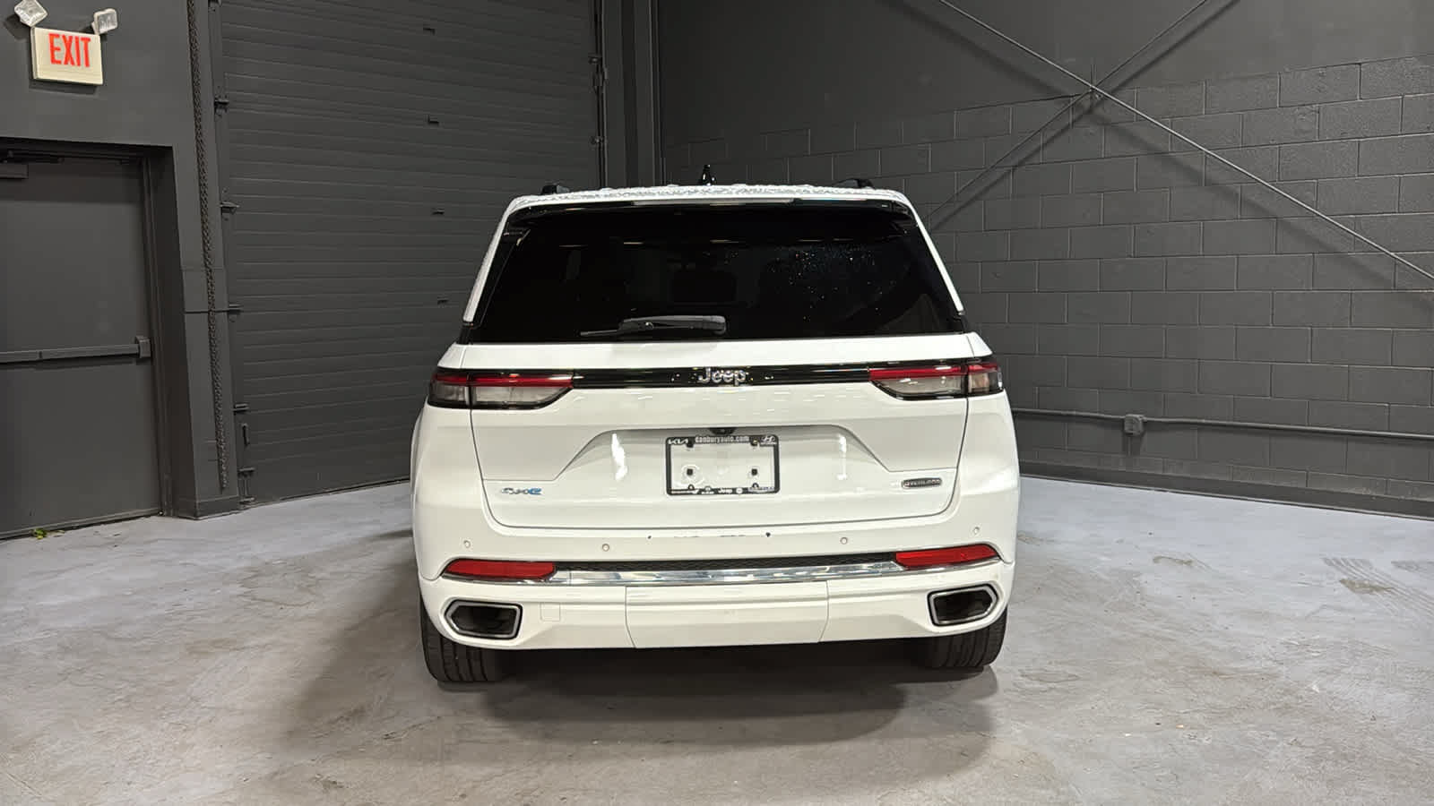 Used 2023 Jeep Grand Cherokee Overland AWD/4WD image 5
