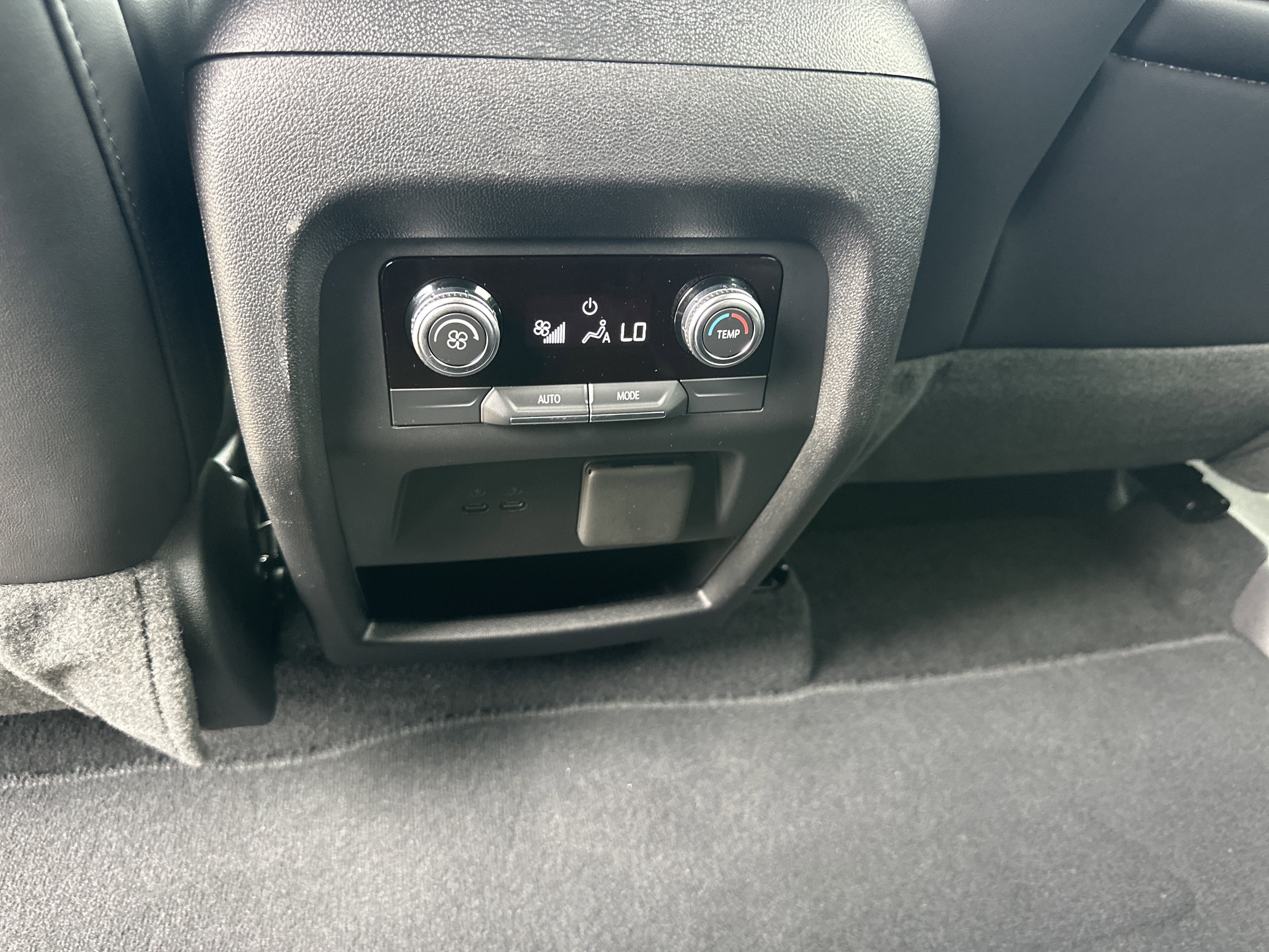 Certified 2026 GMC Acadia Elevation w/ Elevation Premium Package FWD image 40