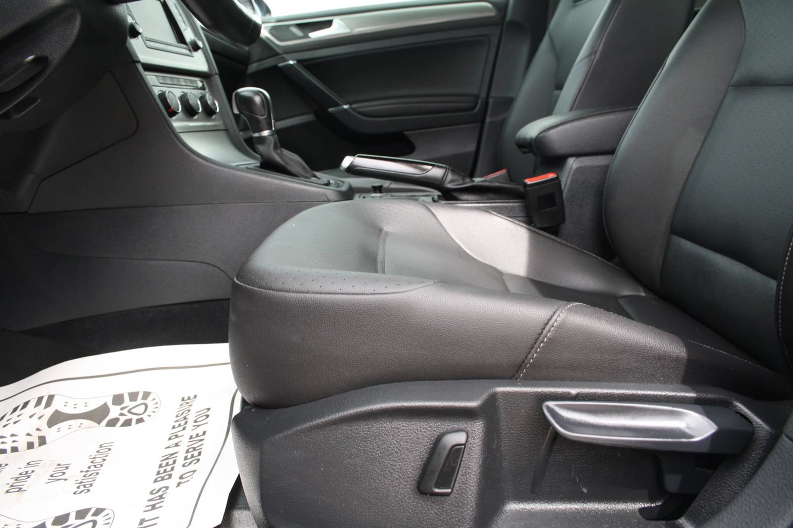 Used 2015 Volkswagen Golf SE w/ Lighting Package FWD image 12