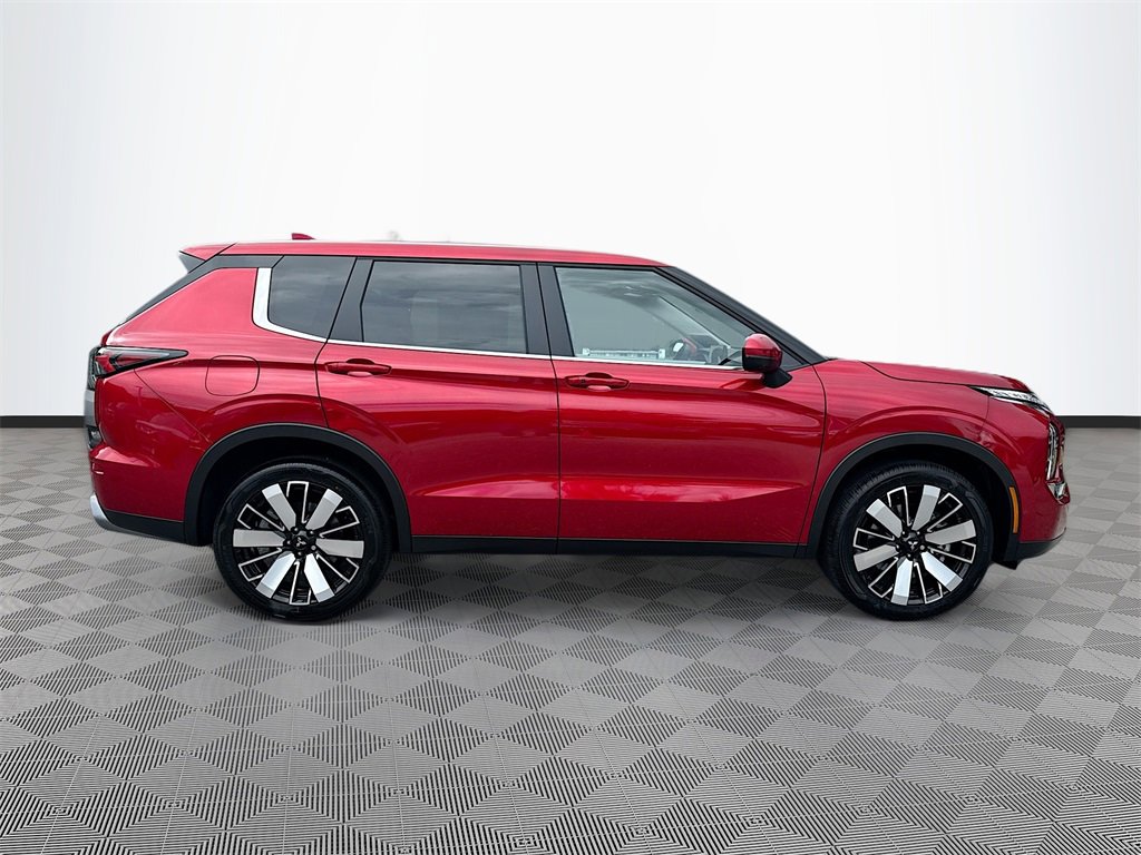 New 2025 Mitsubishi Outlander SE image 4