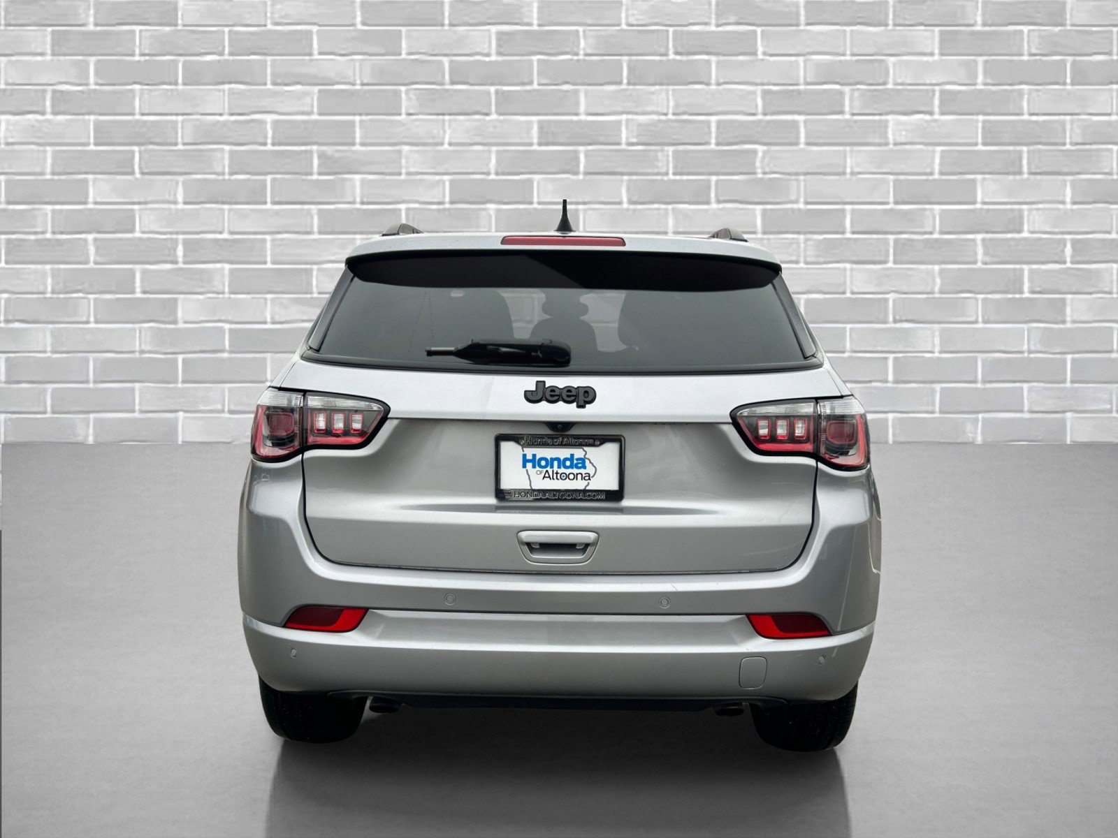 Used 2023 Jeep Compass Limited image 4