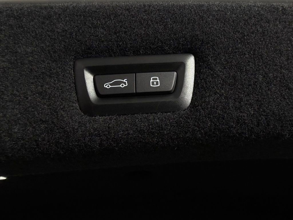 Used 2023 BMW 740i image 30