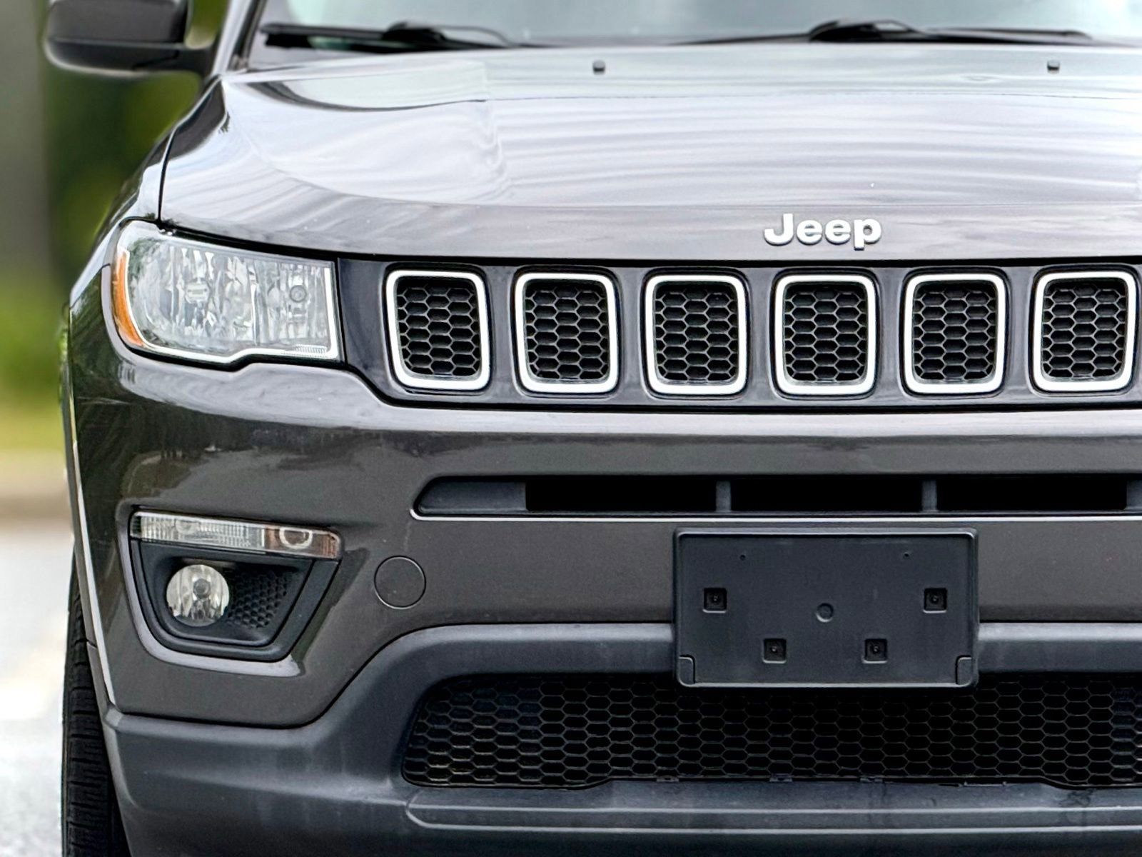 Used 2018 Jeep Compass Latitude FWD image 13