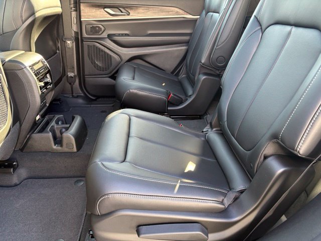 New 2027 Jeep Grand Cherokee L Limited AWD/4WD image 12